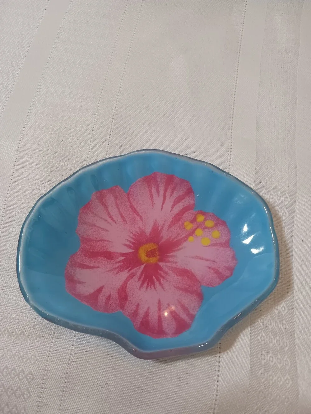 Blue Glass Shell Shaped Soap Dish With A Pink Hibiscus Detail New